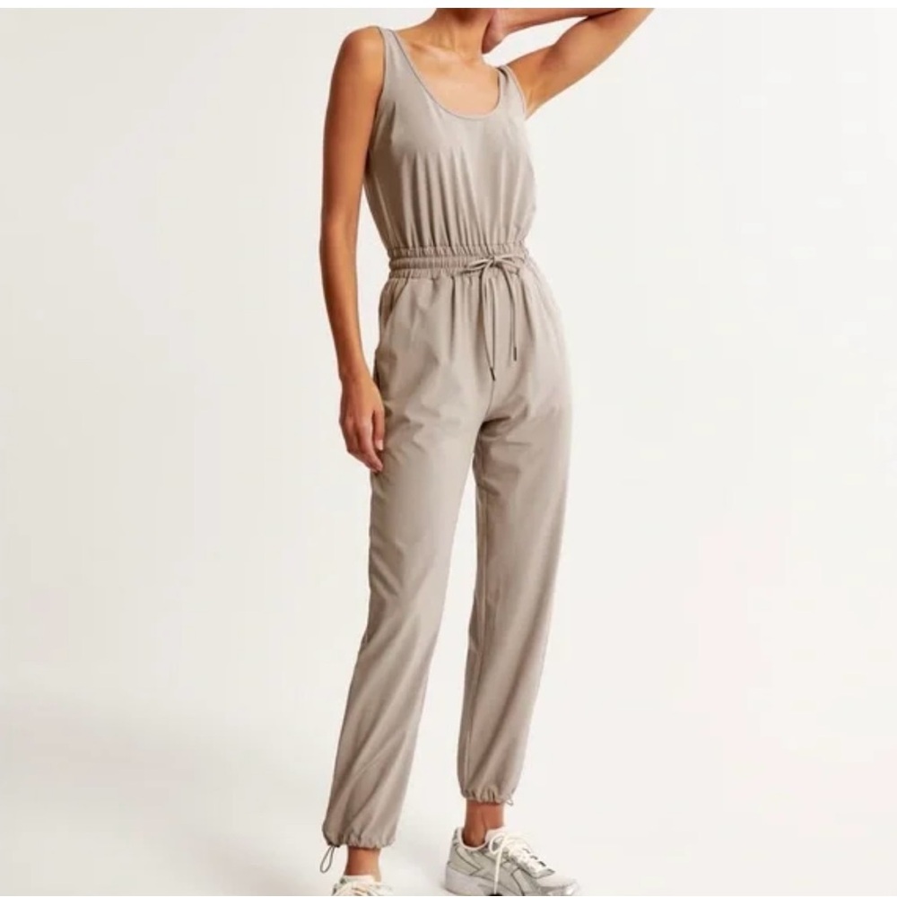 Abercrombie & Fitch Light Brown Traveler’s jumpsuit